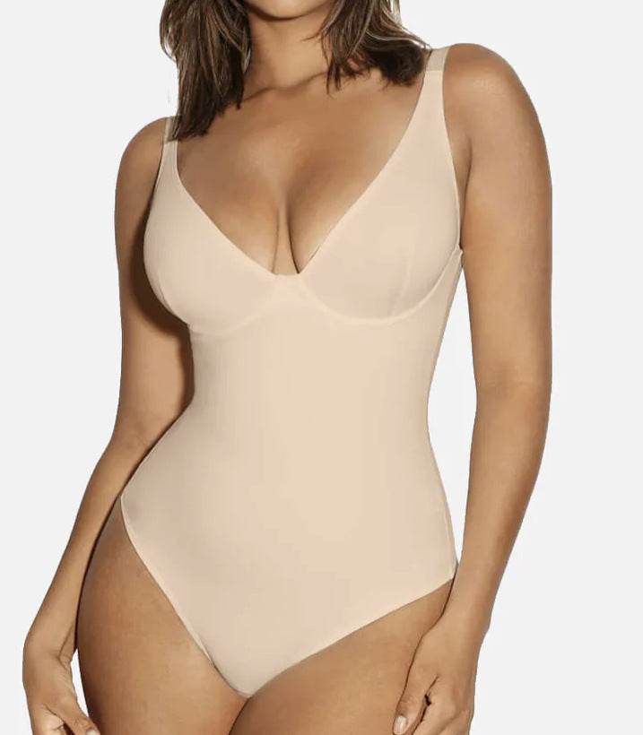 Silhouette féminine élégante portant un shaping-bodysuit Silueta Parisienne™ invisible et sculptant