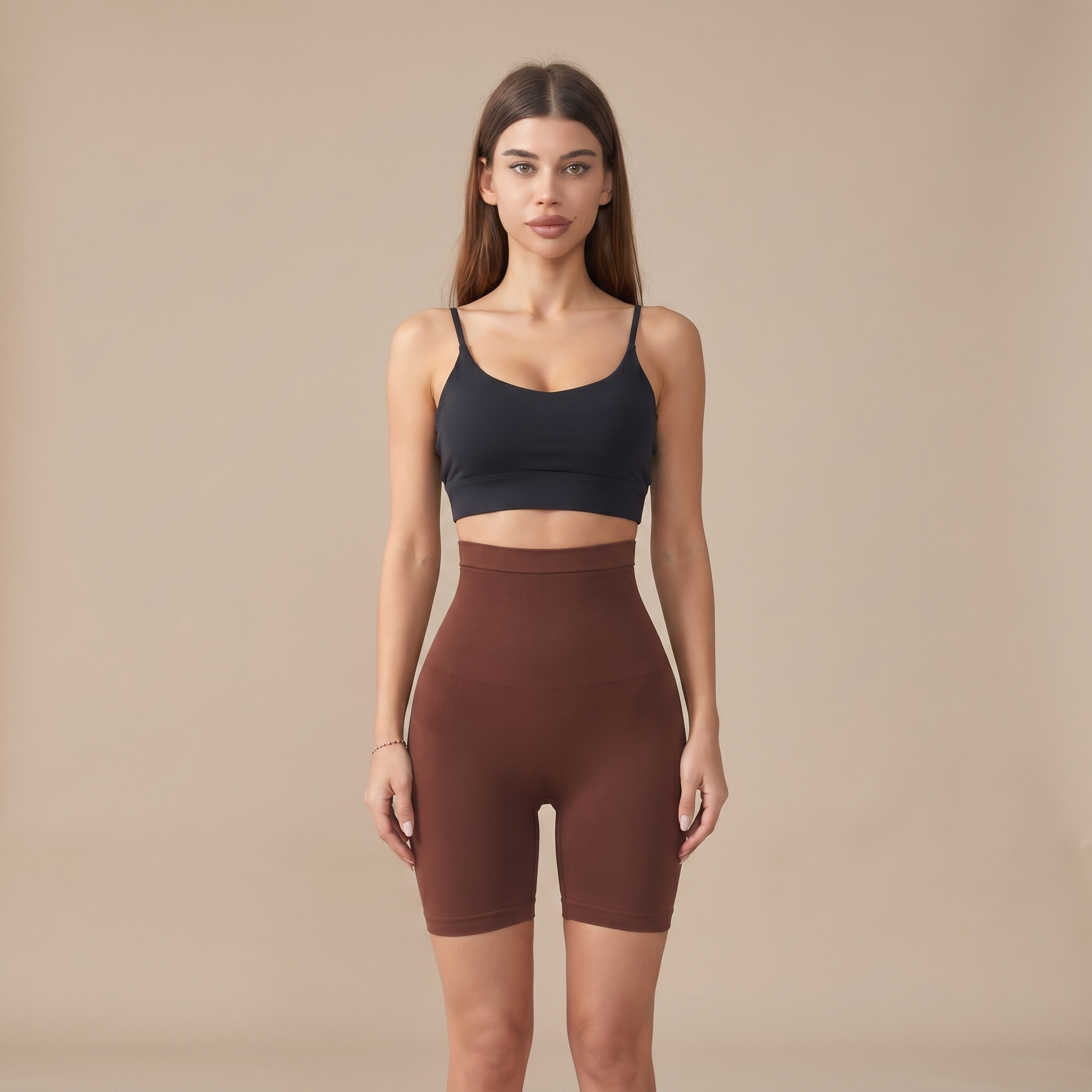 Short Gainant Taille Haute - photo ultraréaliste mannequin - short sculpté taille haute - Silueta Parisienne