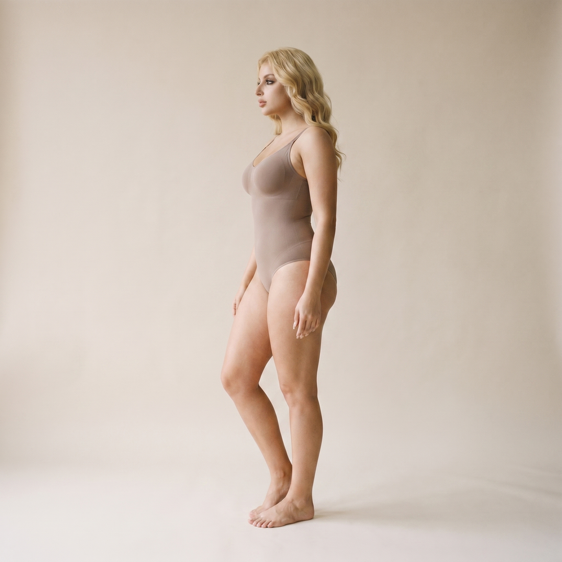 Gaine Intégrale Zéro Défaut - photo ultraréaliste face mannequin - body seamless cacao - Silueta Parisienne