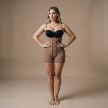 Gaine Mi-Cuisse - photo ultraréaliste face mannequin - gaine gainante mi-cuisse anti-frottement - Silueta Parisienne